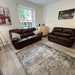 City Charm: Spacious 3-Bed With Garden Oasis