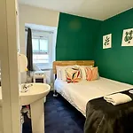 Smart Hyde Park Inn