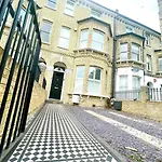 Clapham - Kingsize Bed - En-suite - Private Patio - Peaceful Space - HOMESTAY