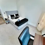 3 Bedroom Penthouse With Private Terrace, Battersea, Nine Elms