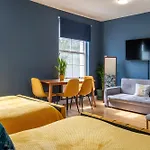 Brand New The Palms: Luxury Family Residence