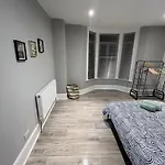 Super Central 2 Bed Flat
