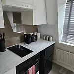 Modern Large Studio, 15 Mins Walk To Notting Hill