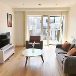 Apartment-Newham-Sleeps2-Balcony-89Ws