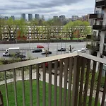 Apartment-Newham-Sleeps2-Balcony-89Ws