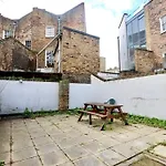 3 Bedroom Prime Angel Location