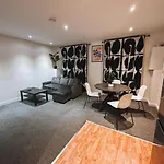Modern 2 Bedroom Flat In Balham