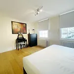 4 Bedroom Townhouse Seconds Away From Harrods