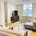 4 Bedroom Townhouse Seconds Away From Harrods