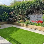 Urban Oasis Chic 1Br Flat With Spacious Garden