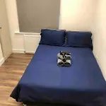 London Victoria Vauxhall Moments Away Room 1