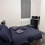 Modern Central London Room Zone1