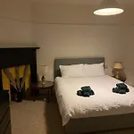 Spacious, Parkside 3.5Bed House, Great London Access!