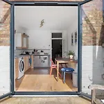 1 Bed & Garden, Sunny Artist Flat - 20Mins To Central London