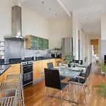 Parea Living - Spacious 3 Bed Flat, Canary Wharf Views With Parking