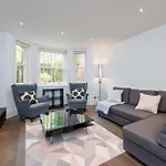 Spacious 2-Bed Flat / 10 Mins From The Centre