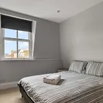 Modern 2 Bed 2 Bath Chelsea