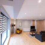 Luxurious Apartments Hackney Near Train Station