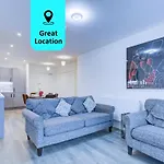 2 Bed 2 Bath Modern Apartment In East Acton