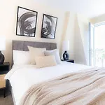 Family-Friendly 3-Bedroom Sojo Stay In London