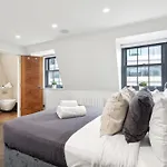3Br Penthouse With Terrace - Cityapartmentstay