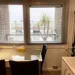 Newly Renovated 2Br Apartment In The Heart Of London