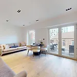 Luxury Large Apartment In Central London With Balcony