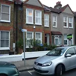 Bedroom Flat Colliers Wood