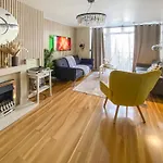 3Bed 2Bath With Garden Sauna & Hot Tub