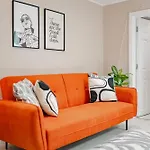 Cosy & Stylish Apmt W/ Fast Wifi