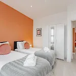 Cosy & Stylish Apmt W/ Fast Wifi