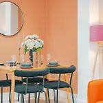 Cosy & Stylish Apmt W/ Fast Wifi
