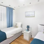 Cosy 2 Bedroom Apartment In City Center Euston