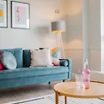 Charming Ldn Apt With Free Parking