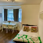 1-Bed Apartment In Central London - 2 Min Walk To Metro