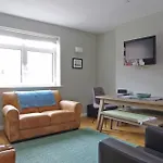 Comfortable Waterloo Home Near Thames