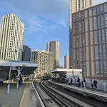 Luxury 1Bed Holiday Flat-10 Minutes From London Bridge & 3Mins Walk To Lewisham Dlr