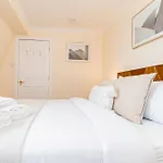 Battersea 2-Bedroom Top-Floor Apartment With Cozy Balcony