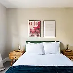 Lovely Bishops Park Flat