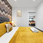 Stylish One Bedroom Flat - Sleeps 5 - Near Heathrow - London Ub3