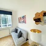 Flat F, 266 Bethnal Green Road