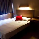 Pelican London Hotel And Residence
