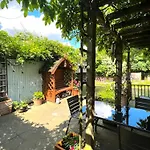 Amazing Location - City Of London- 2 Bedroom Stunning Canal View House With Private Garden,Parking & Balcony