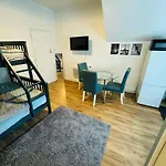 London Guest Studios 8