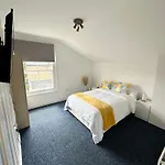 Spacious 2 Bed Flat In London