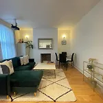Queen Bedroom In Maida Vale