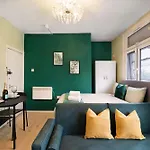 Livestay Studio Apartment In The Heart Of Angel 1