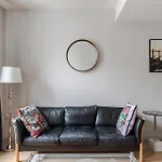 Immaculate 2-Bed Apartment In Prime Central London