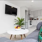 Spacious 1 Bed Flat With View