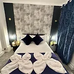 Central London Three Bedroom Apartment